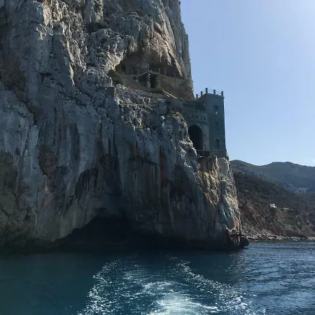 Laura Lejlighed Nebida